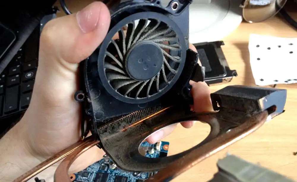 Чистка ноутбука HP от пыли в Бронницах | Замена термопасты